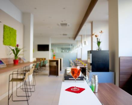 Bar Hotel 4 stars in Torino visit Turin and stay at the Best Western Hotel Luxor. Discover the level of hospitality, the comfort of the rooms and the quality of services of our hotel. Best Western: a passion for hospitality.